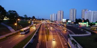 Ile się leci z Katowic do Bangkoku?