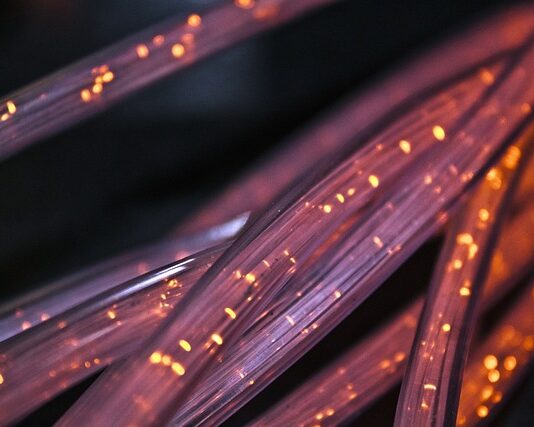 Czy można zwijać kabel sieciowy?