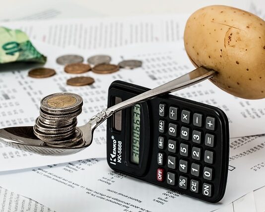 Ile zarabia państwo na inflacji?