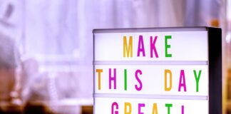 Czy zdejmuje się folię z tabletki Finish?