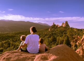 Podróżowanie z biurem – co warto wiedzieć na ten temat? Podróżowanie z biurem