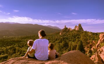 Podróżowanie z biurem – co warto wiedzieć na ten temat? Podróżowanie z biurem